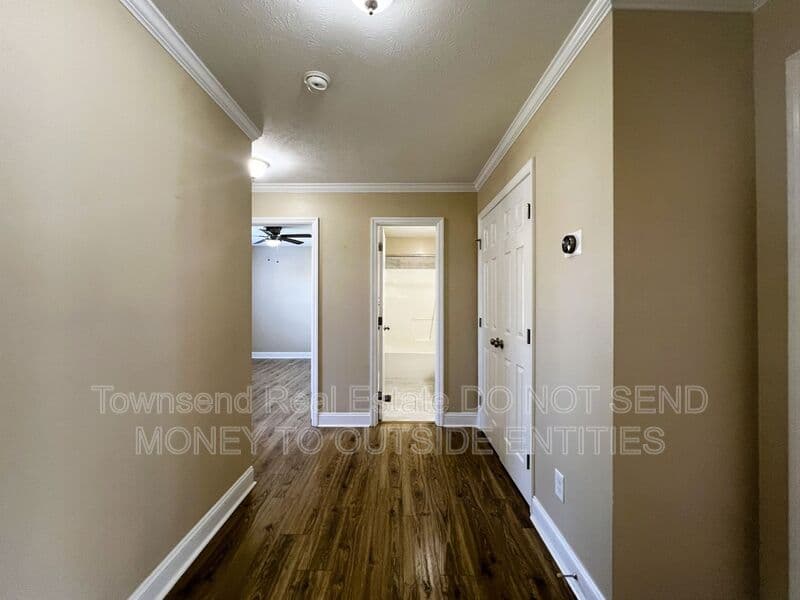 Fayetteville House: 3311 Auburn Dr