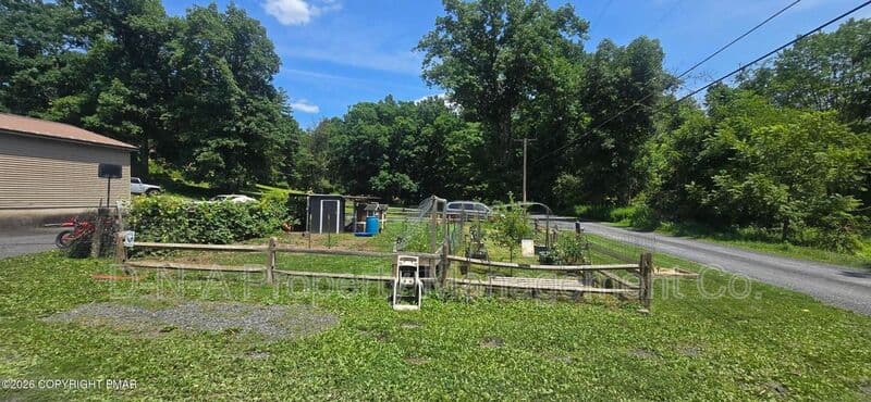 East Stroudsburg House: 135 Little Creek Lane