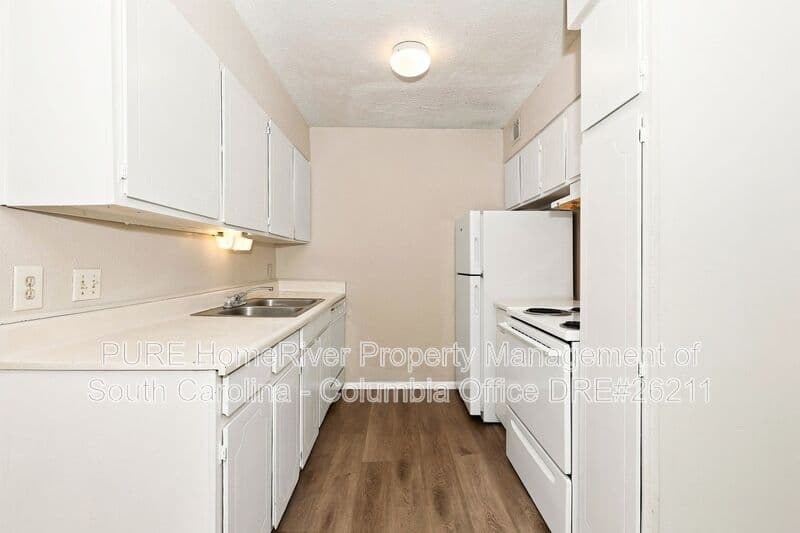 Columbia Condo: 1002 Old Manor Rd