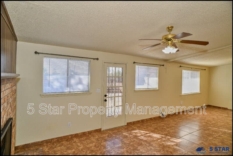 El Paso House: 10648 Birthstone Drive !!