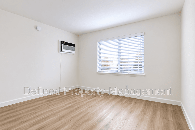 Tarzana Condo: 5931 Reseda Blvd. 207