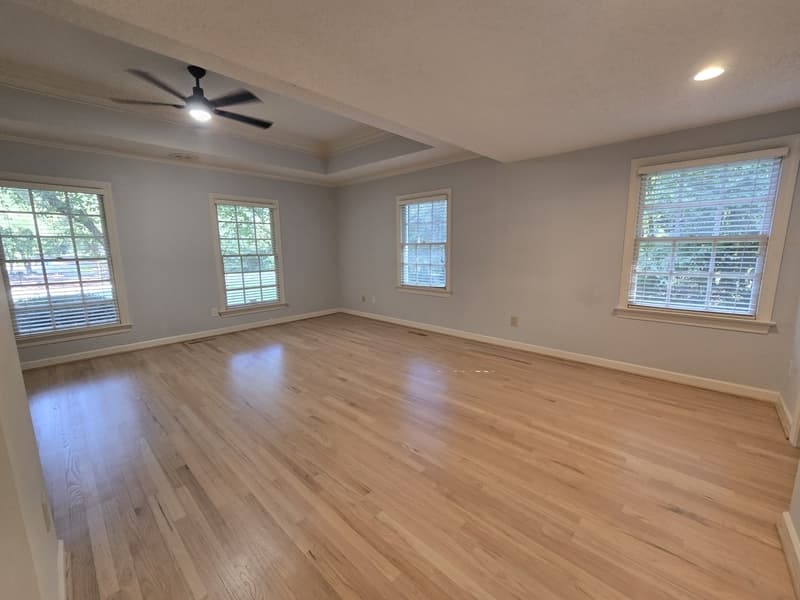Raleigh House: 5516 Den Heider Way