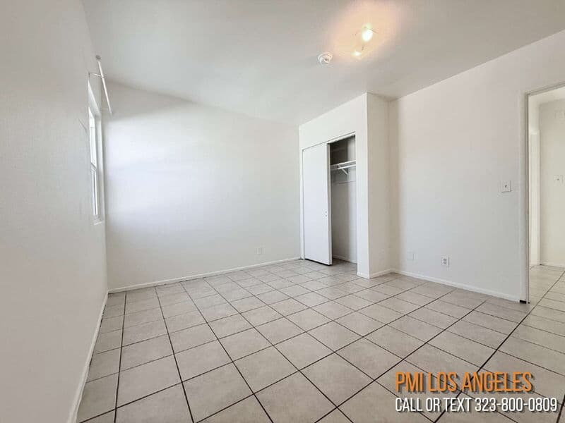 Los Angeles Condo: 943 West 68th Street