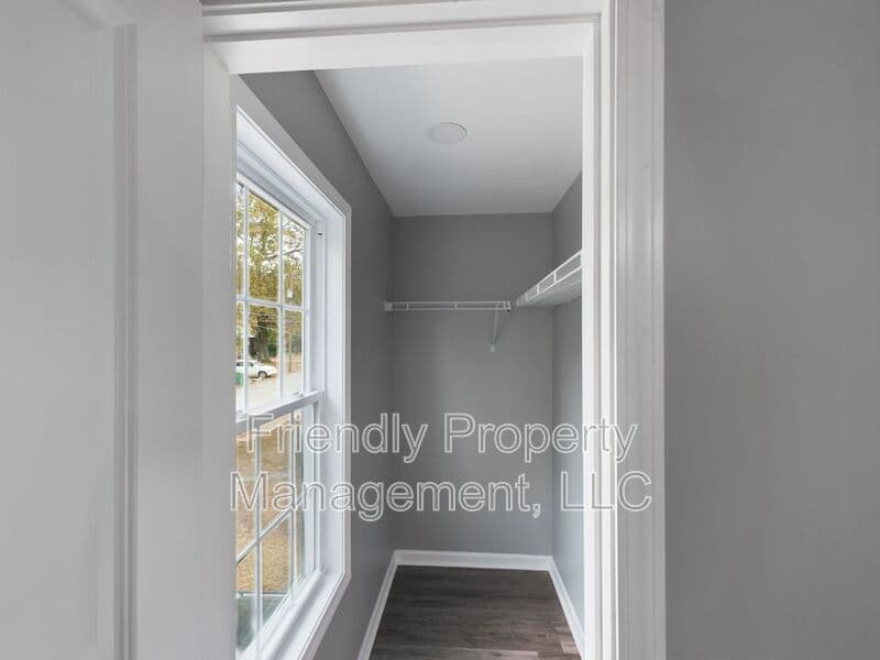 High Point House: 323 4th St