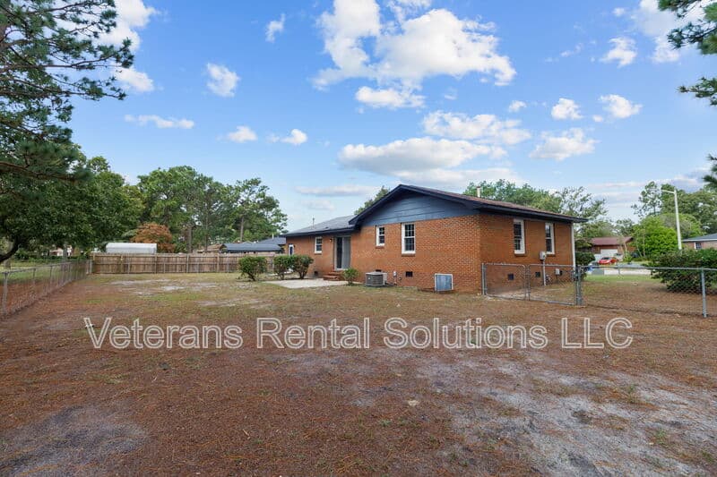 Fayetteville House: 1493 Argon Avenue