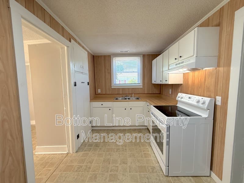 Shelby House: 216 Lineberger St