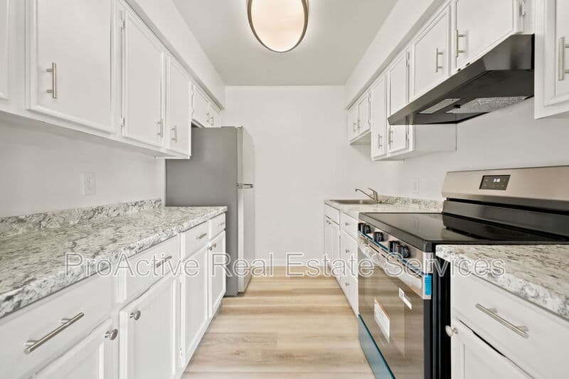 Norfolk House: 1458 Gabriel Dr