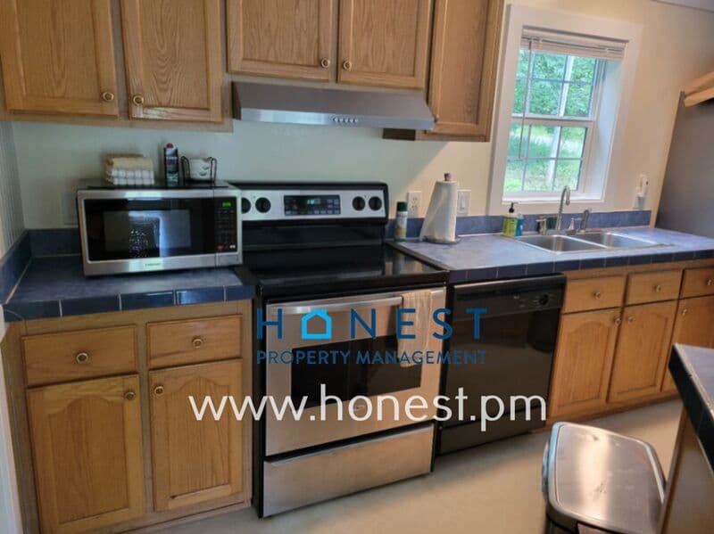 West Gardiner House: 107 Woodland Dr