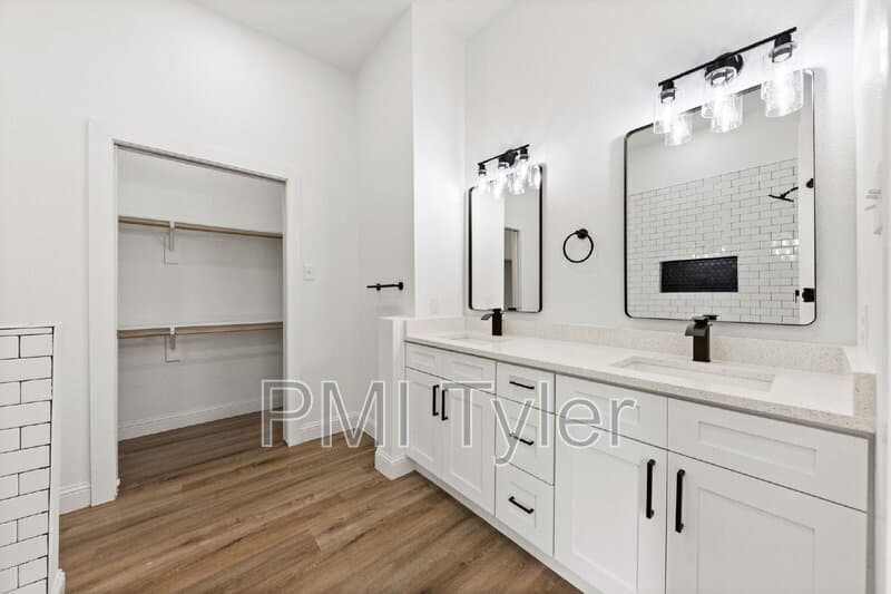 Paris House: 1279 Bonham Street