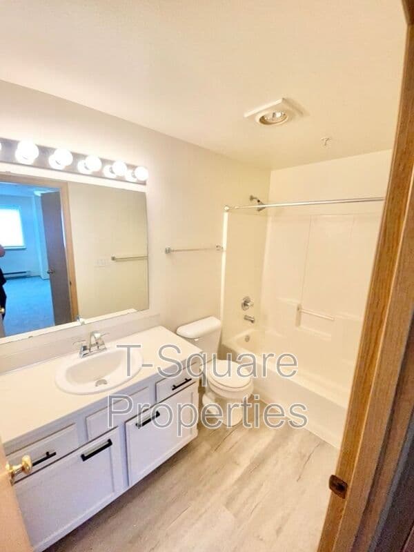 Everett House: 8830 3rd Ave SE