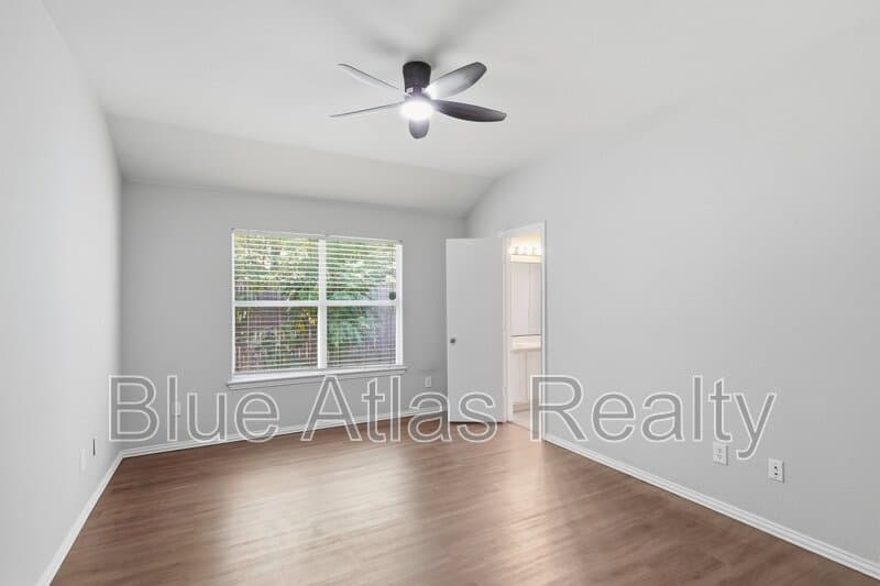 Little Elm House: 1012 Waterview Drive