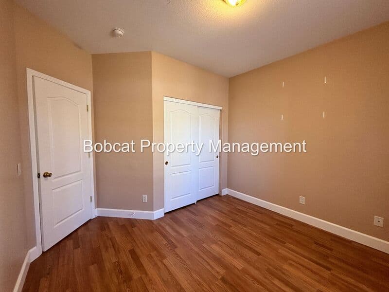 Dayton House: 425 Crosswinds Dr