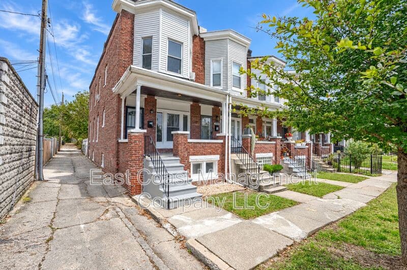 Baltimore House: 2200 N Rosedale St