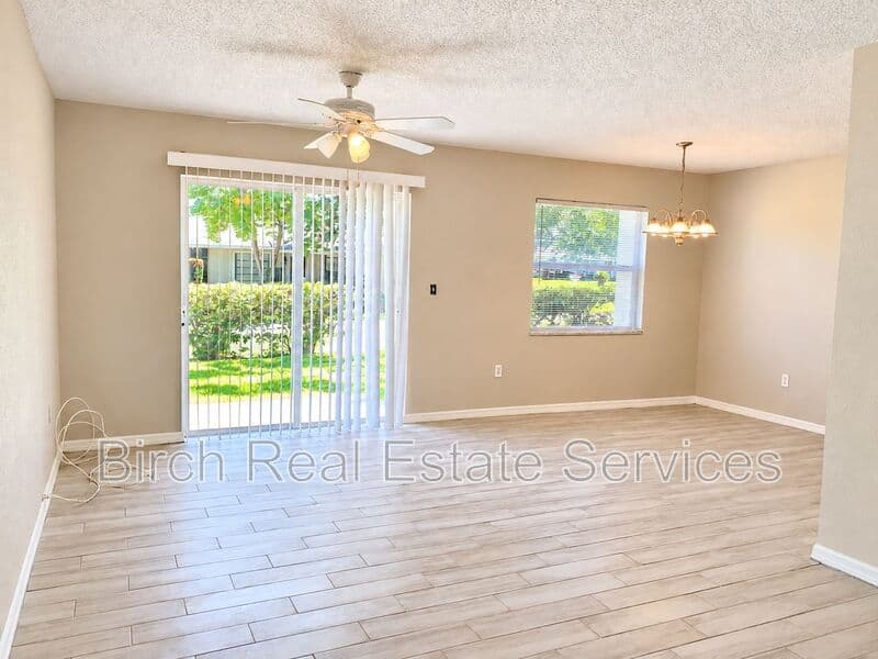 Clearwater House: 1844 East Drive