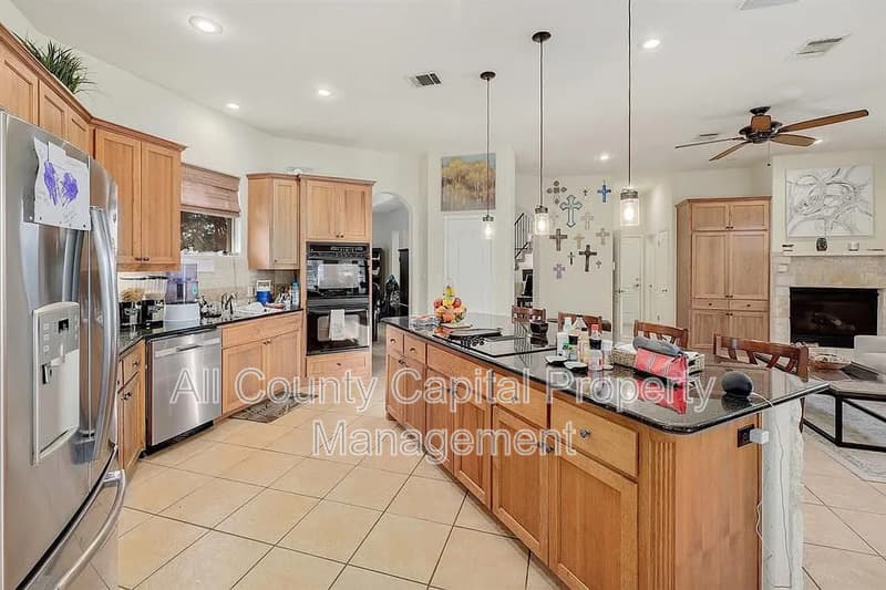 Lakeway House: 101 Cheerful Court