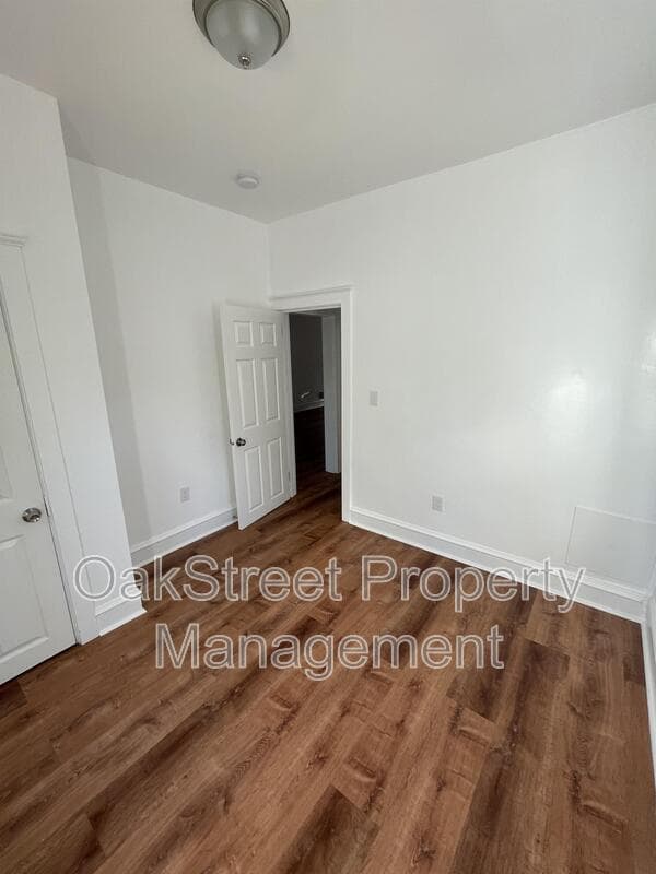 Deepwater House: 595 North Broadway