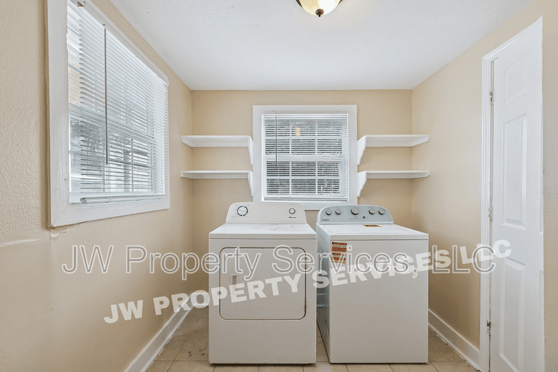 New Orleans House: 914 - 16 Hagan Ave.