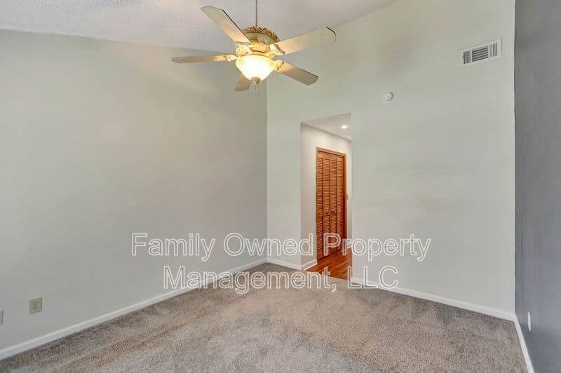 Summerville House: 106 Quest Street