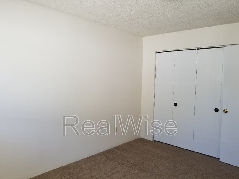 Grants Pass Townhome: 1112 SW 5th St