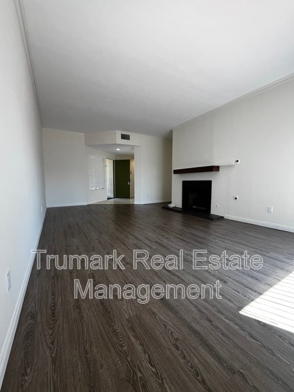 Glendale Condo: 412 N Kenwood St.