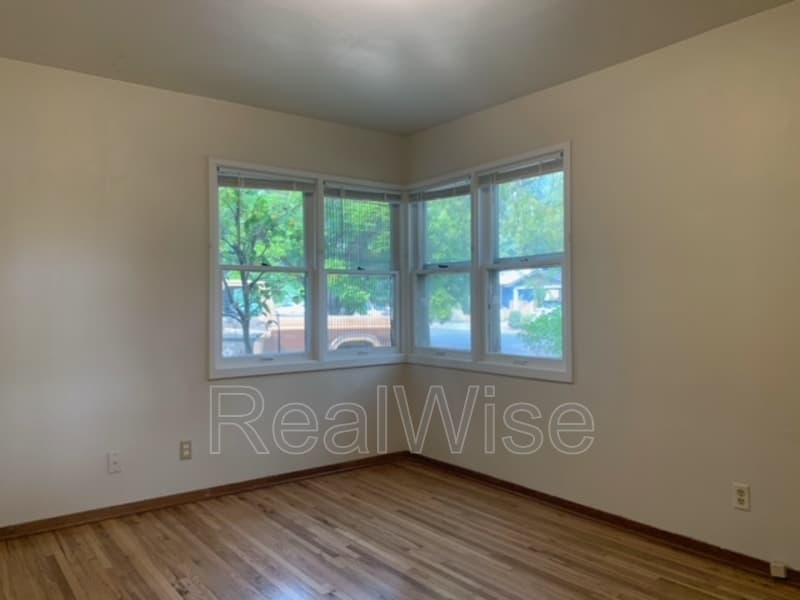 Grants Pass House: 1324 NW Washington Blvd