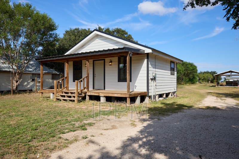 LYFORD House: 5672 IH 69E