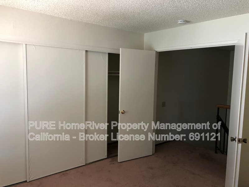 Sacramento House: 1510 Woodridge Oak Way