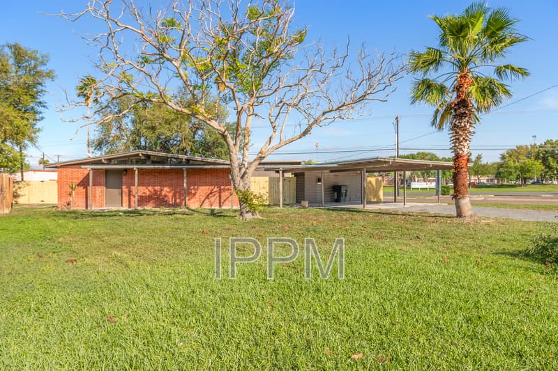 Harlingen House: 1651 Hamilton