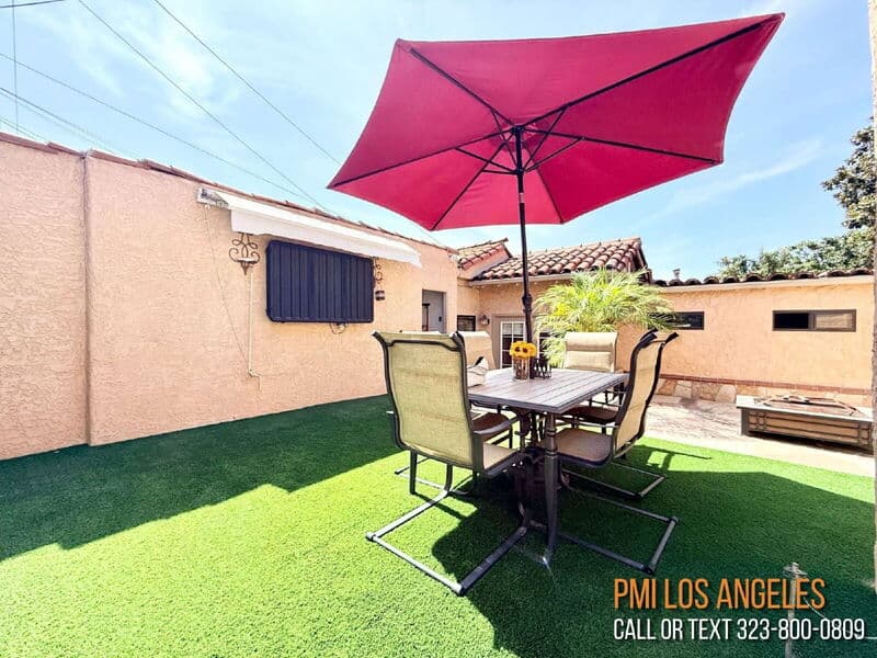 Los Angeles House: 6102 South Citrus Avenue