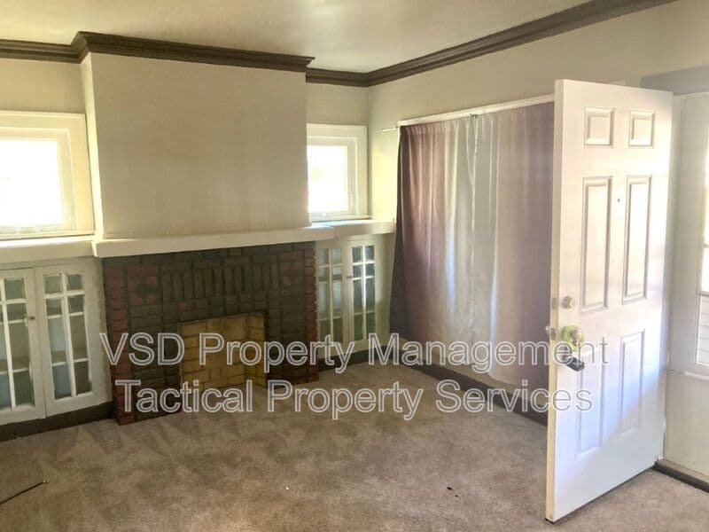 Garfield Heights House: 4630 E 86 St