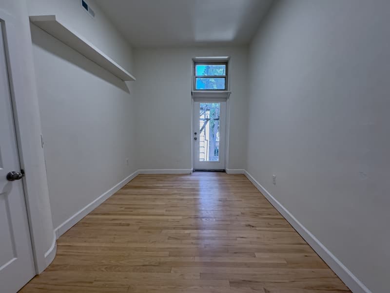 Philadelphia Condo: 2013 Green St - 2FL