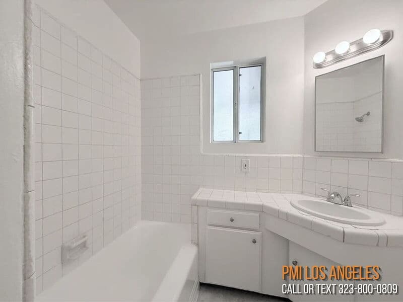 North Hollywood Condo: 10565 Camarillo St