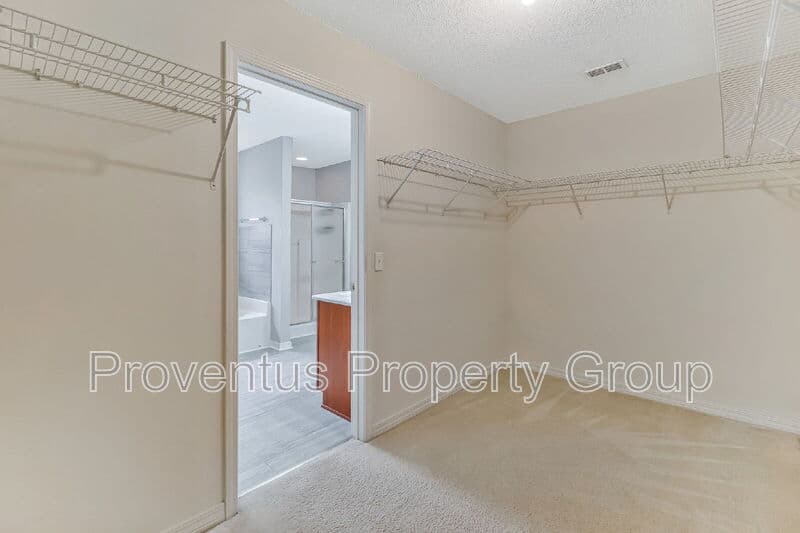Navarre House: 2058 Catline Circle