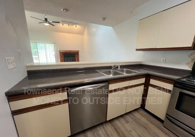 Fayetteville House: 501 Cypress Trace Drive