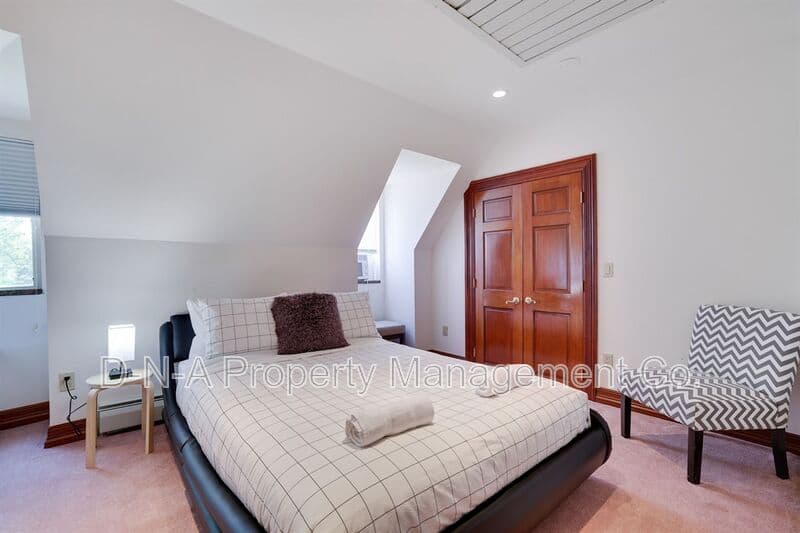 Mount Pocono House: 133 Montanesca Road