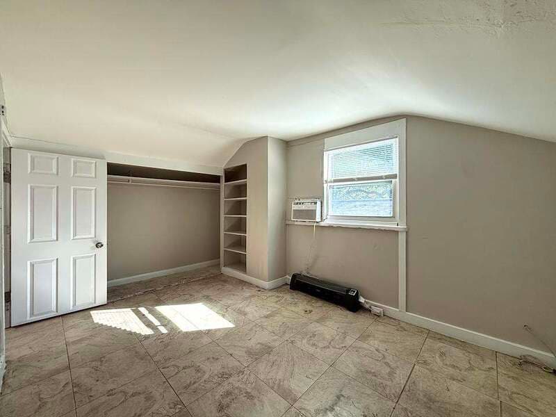 St. Petersburg House: 975 13th Avenue South