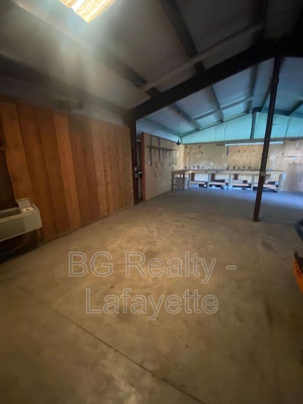 Saint Martinville House: 1042 Banker Road