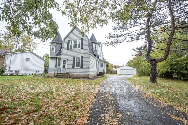North Olmsted Condo: 5195 Dover Center Road - 1