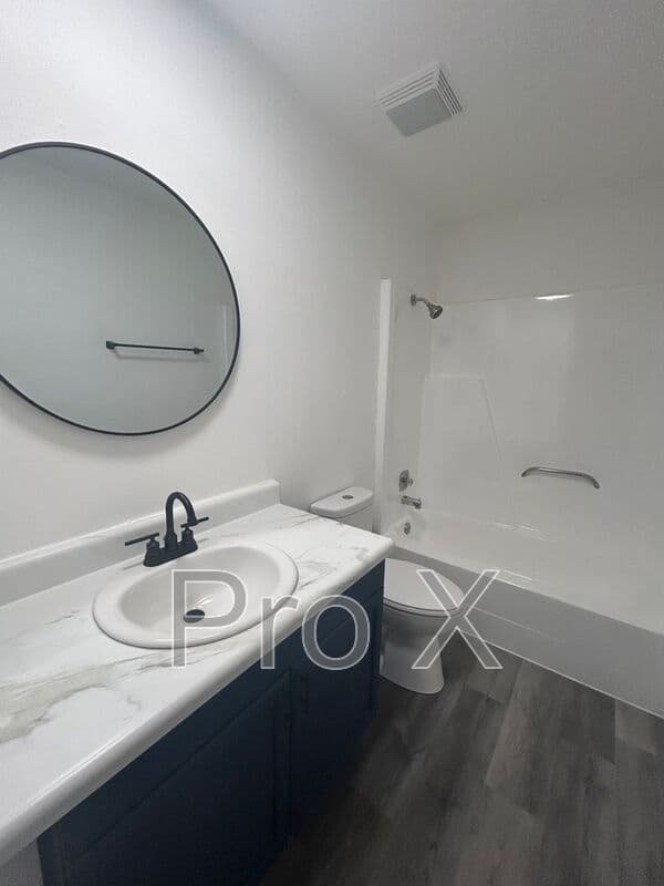 Fayetteville House: 1851 W Deane St