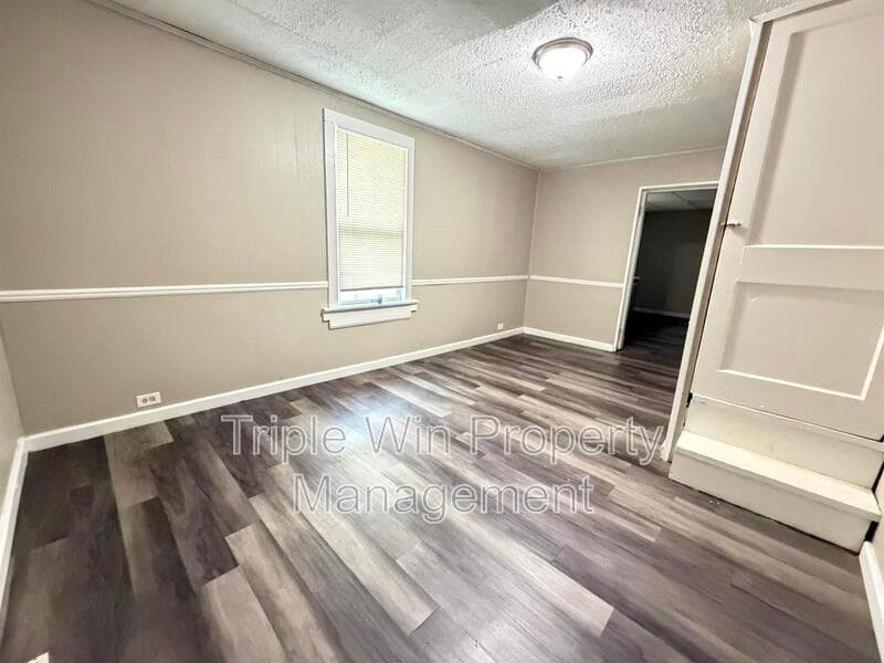 St. Louis House: 9425 Burdella Ave.