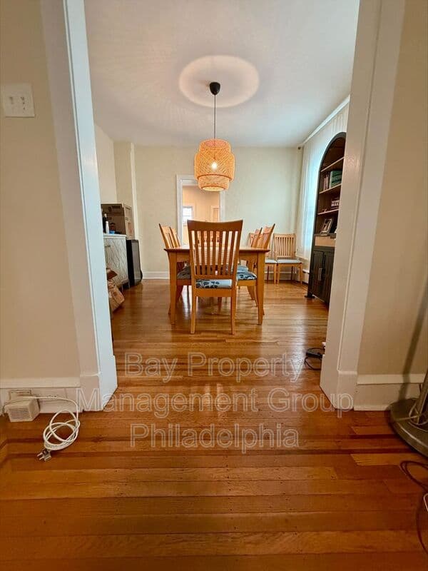 Philadelphia House: 15 West Abington Ave
