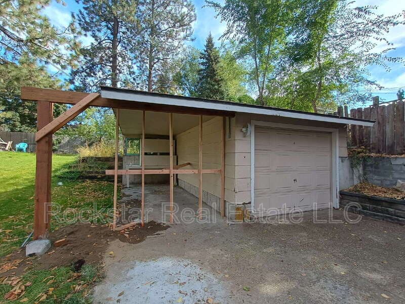 Spokane House: 6128 North Oak Street
