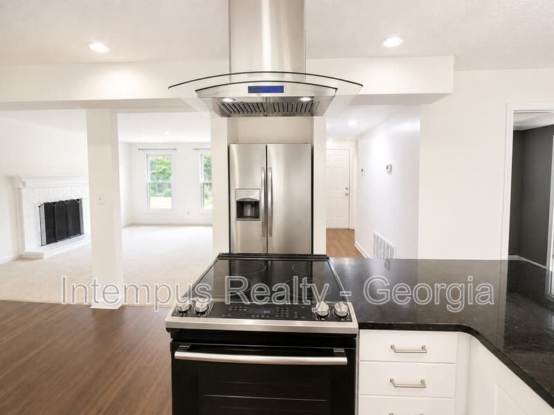 Alpharetta House: 10440 Virginia Pine Ln