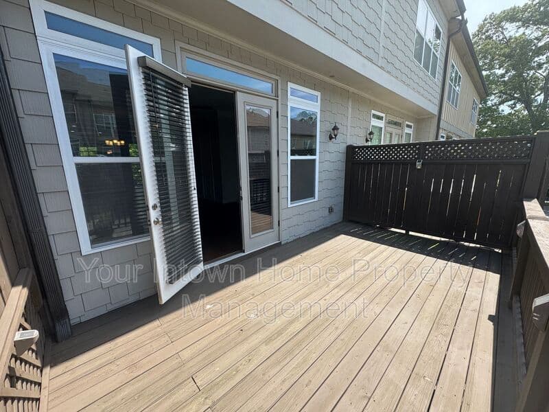 Atlanta House: 2141 Havenwood Trl NE