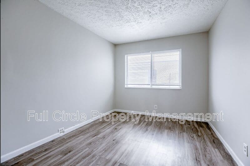 Lincoln House: 1218 E St