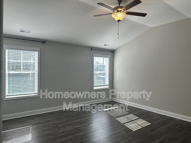 Raeford House: 143 Cromwell Court