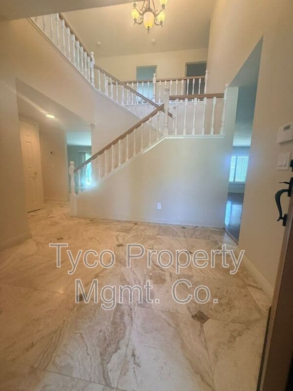 Bonita House: 526 Trailridge Drive
