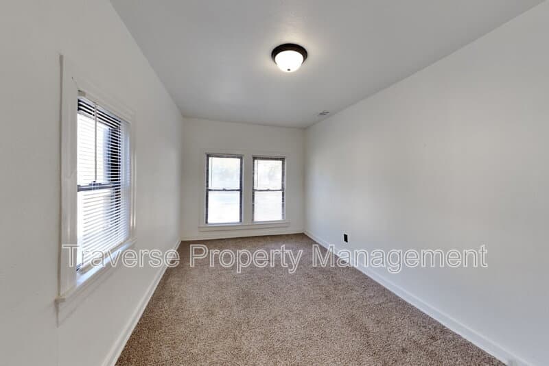 Fort Worth House: 3604 Baldwin Ave