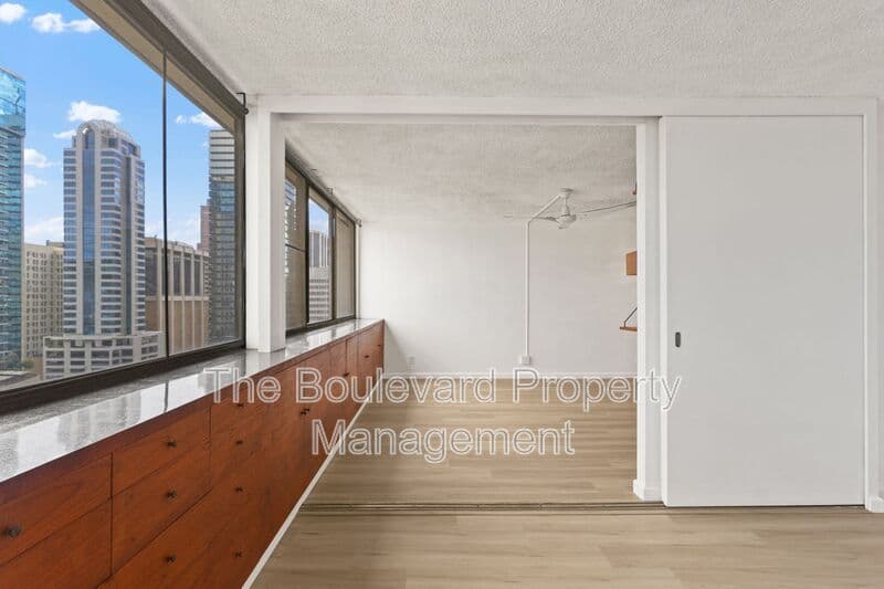 Honolulu Condo: 55 S Kukui St