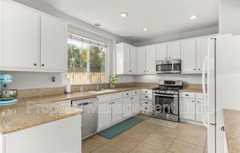 Lake Elsinore House: 33555 Cedar Creek Ln